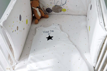 Bettumrandung fürs Babybett weiß bedruckt Größe 180X40 von vertbaudet